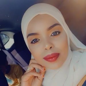 Meet your Posher, Amina